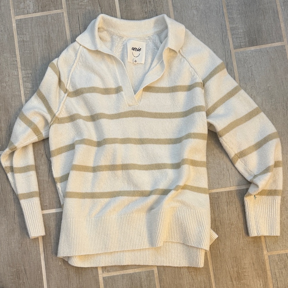 Aerie Cream and Tan V-Neck Sweater